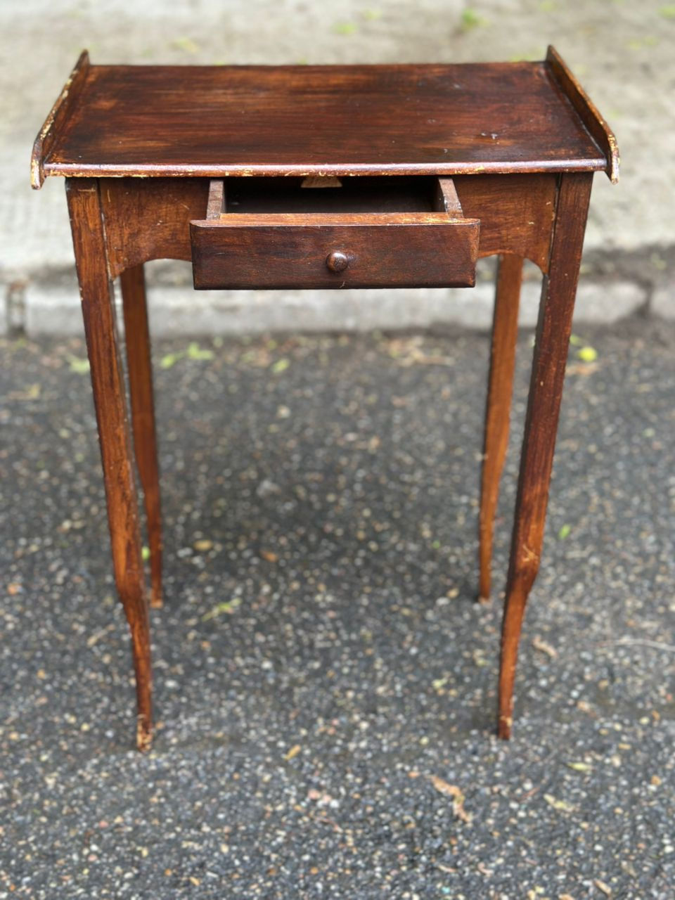 Miniature : Table d'appoint vintage Louis XV en bois massif 1930
