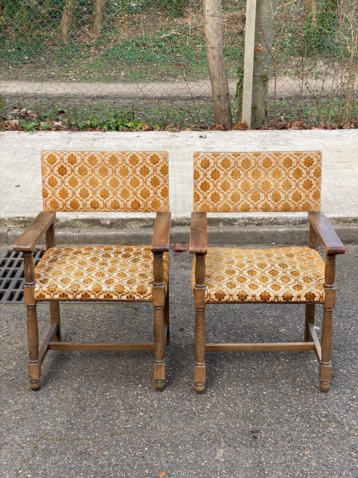 2 fauteuils Henri II en bois massif et velours jaune beige