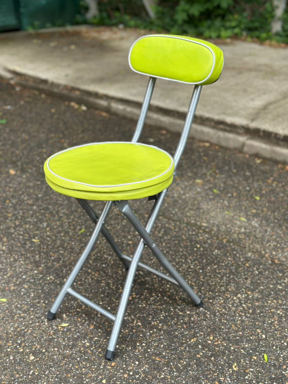 Chaise pliable en acier et tissu vert fluo