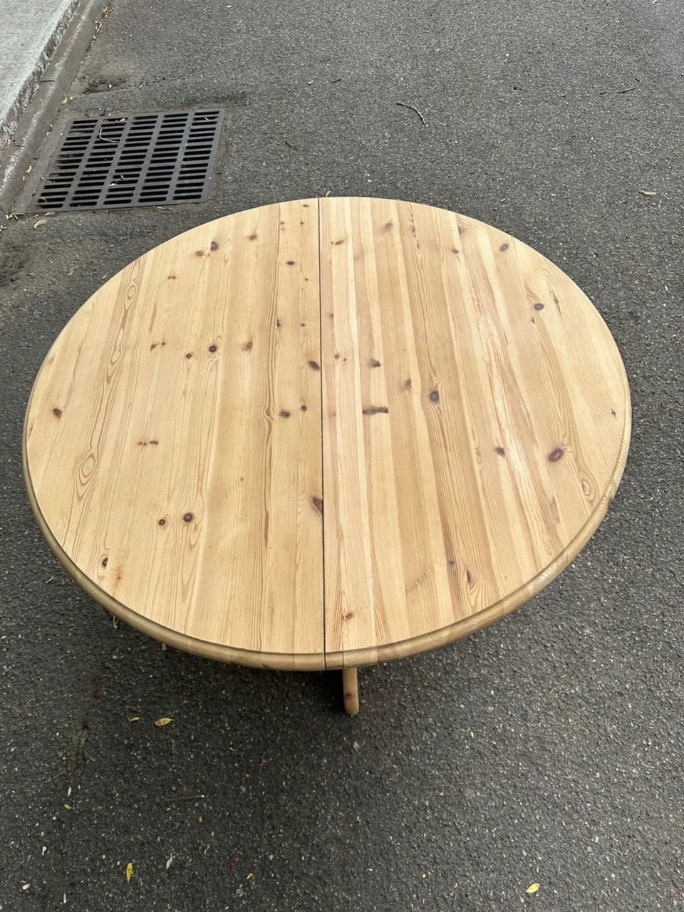 Miniature : Table de repas ronde extensible en bois massif brut style campagne chic