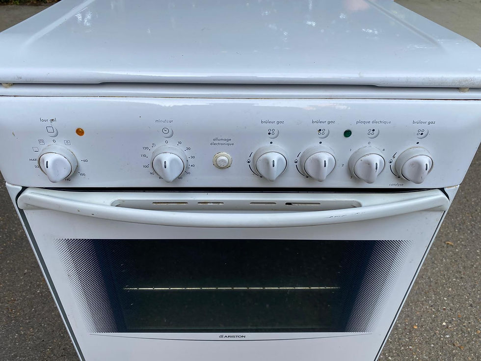 Miniature : Cuisinière à gaz et électrique 4 feux Ariston