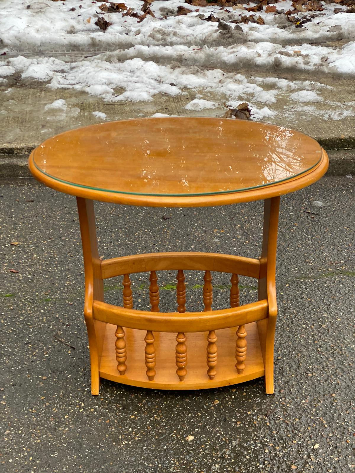 Table d'appoint ronde ovale en bois massif sculpté XXème