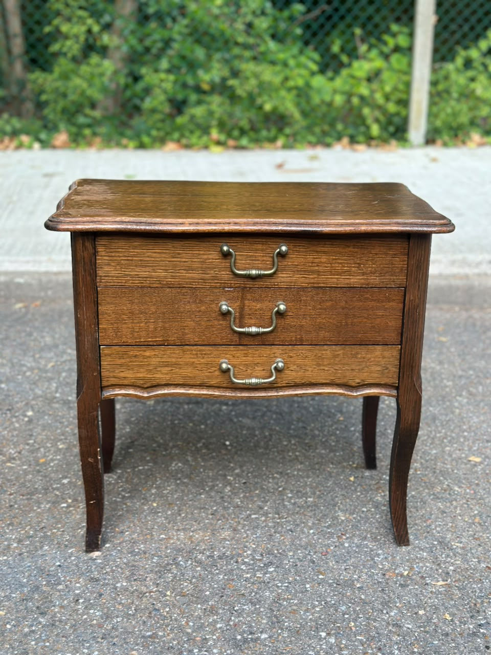 Table de chevet - travailleuse - boîte à couture en bois style Louis XV 1970