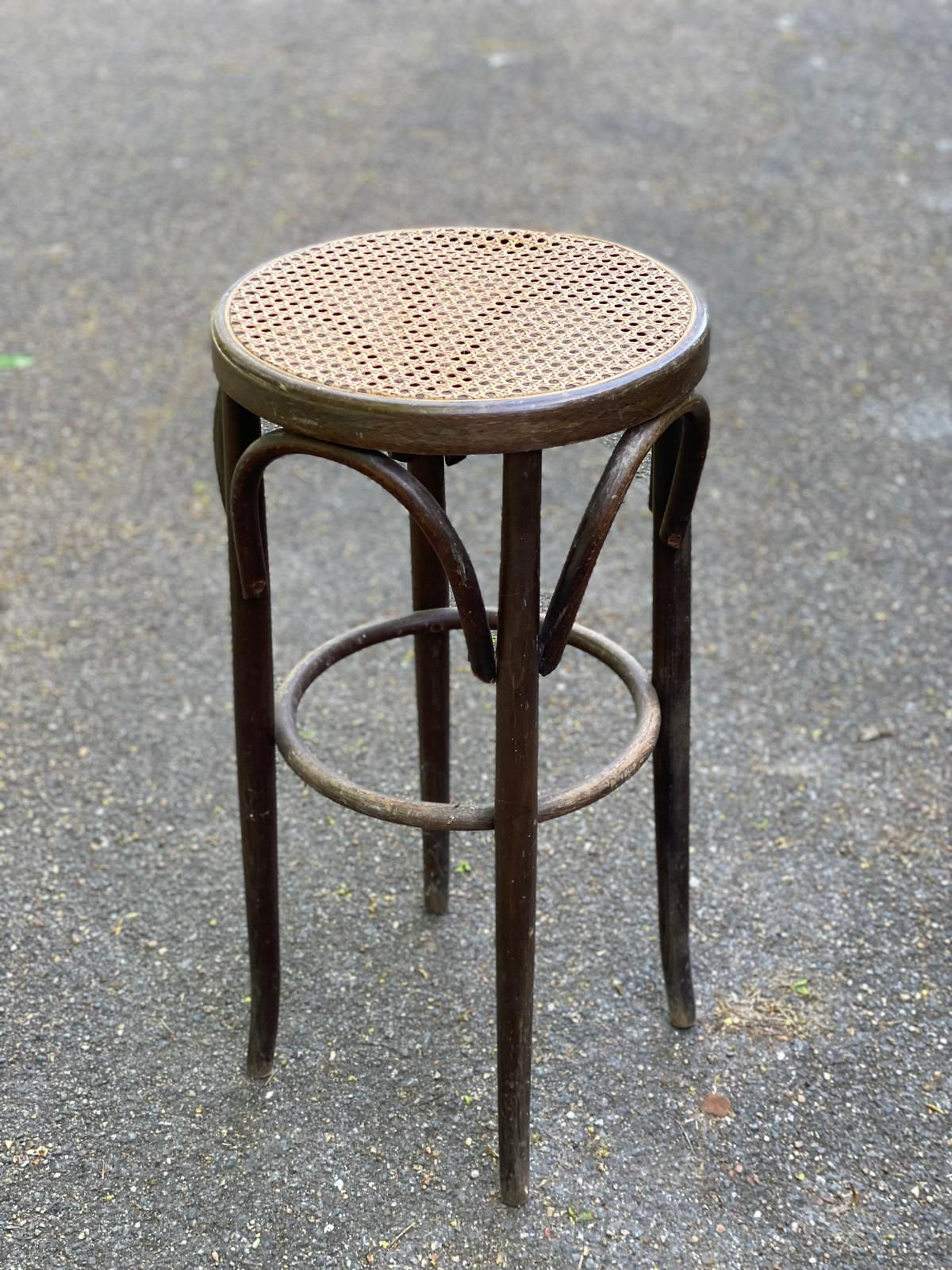 Tabouret de bar bistrot haut en bois courbé canné