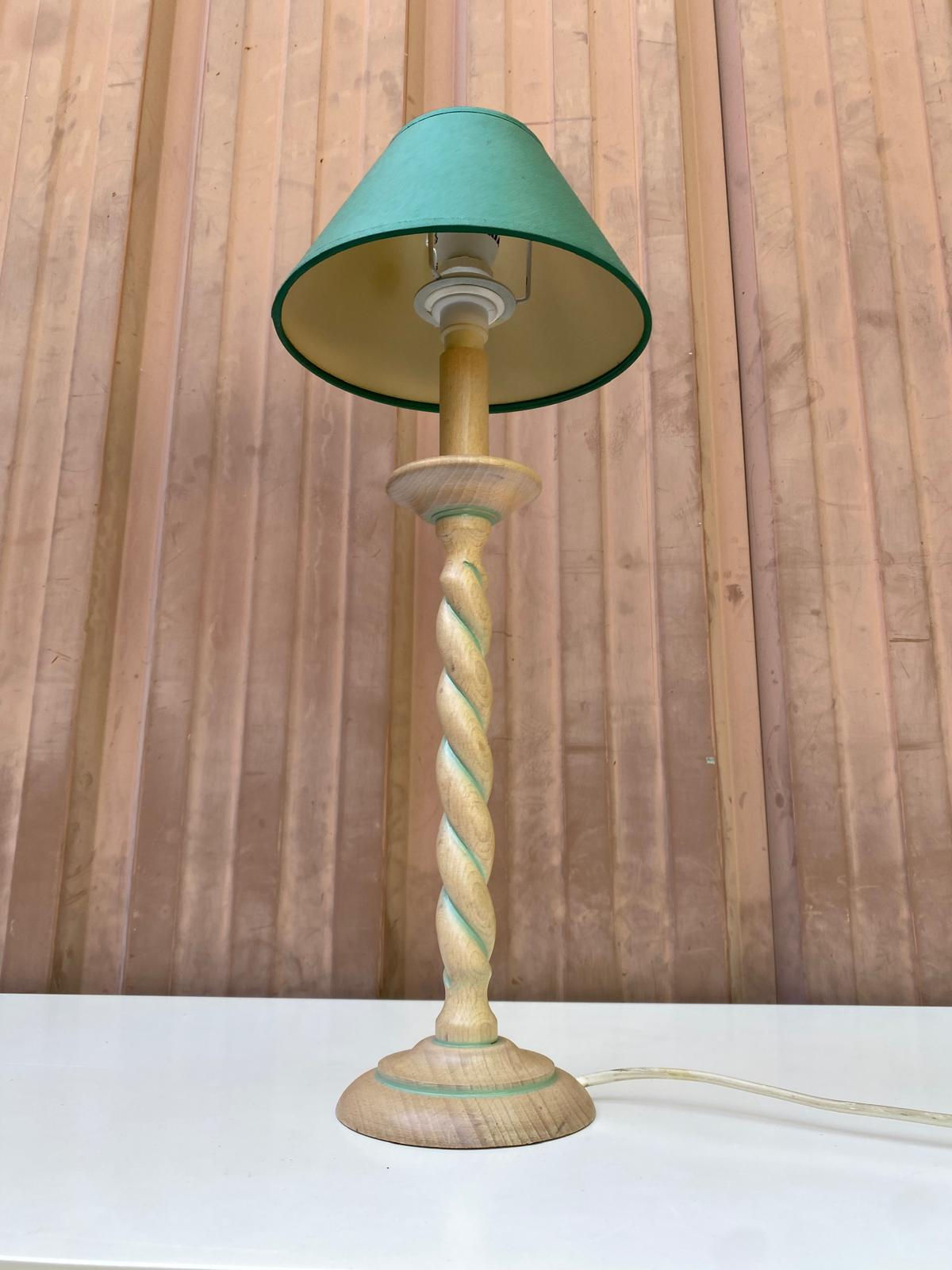 Lampe pied torsadé en bois massif beige et verte S.C.E