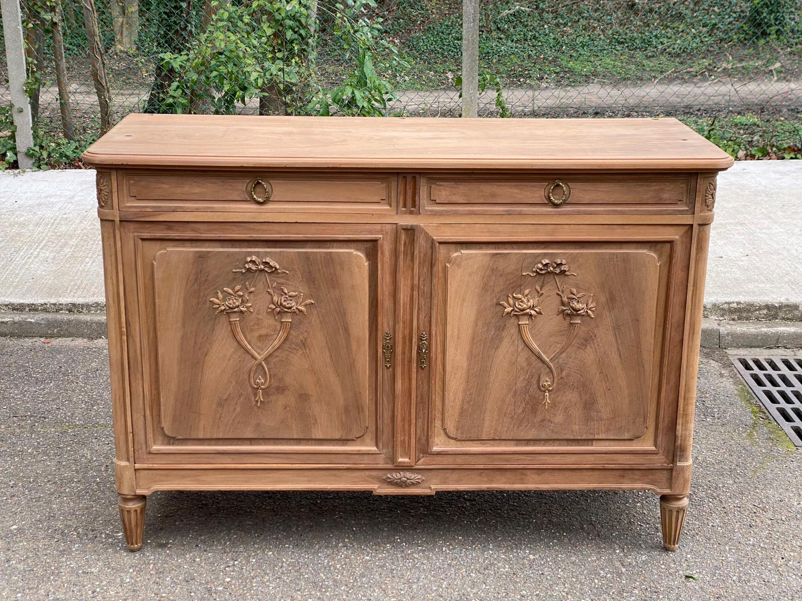 Buffet Louis XVI rénové en noyer du 19ème 145cm