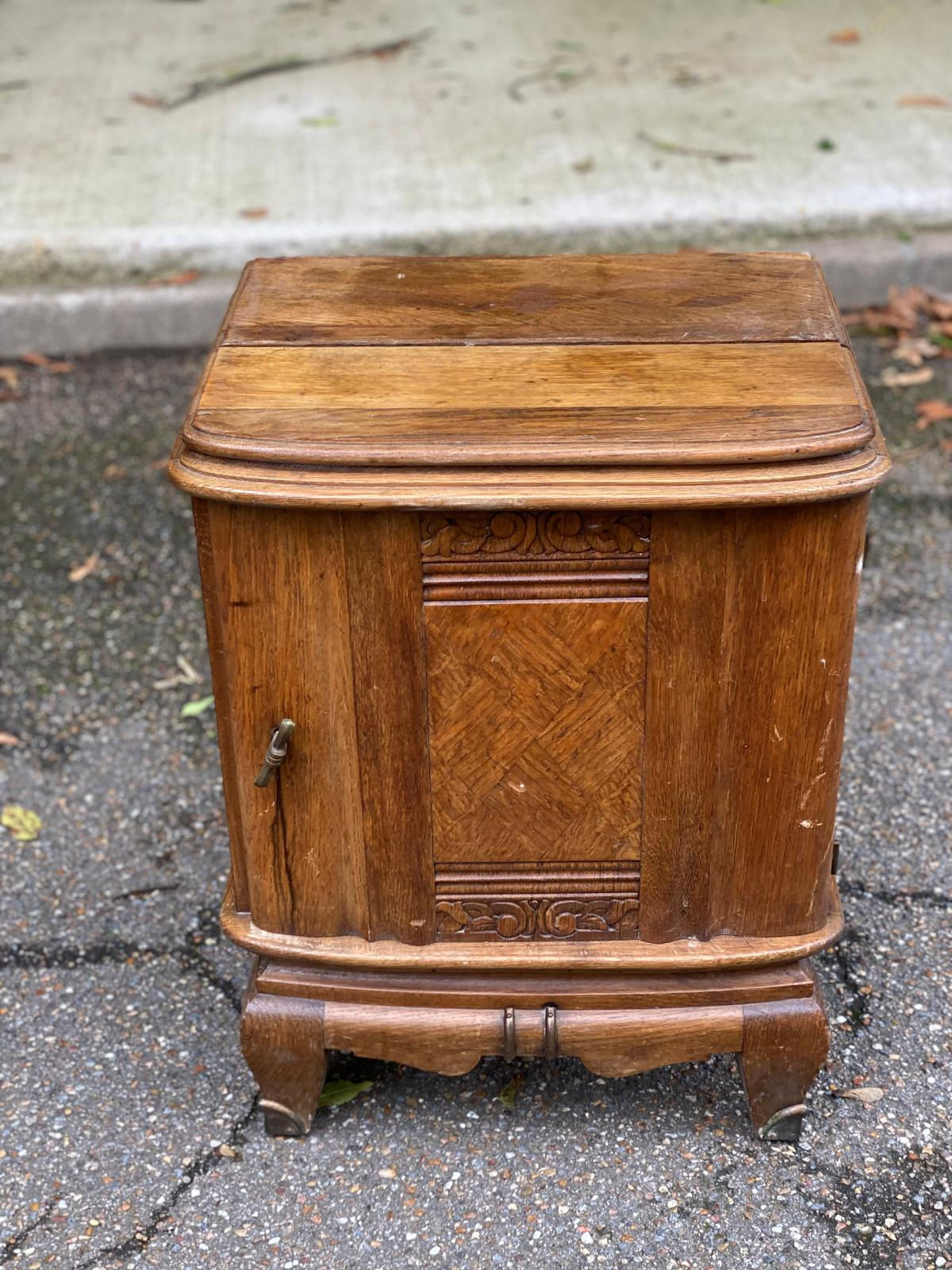 Table de chevet art déco en chêne massif 1950