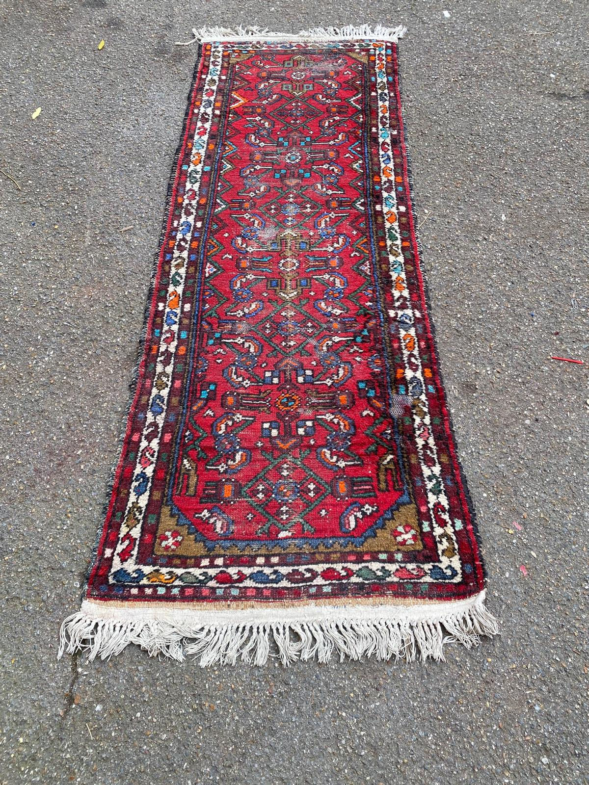 Tapis long couloir en laine bordeaux fait main 75x200