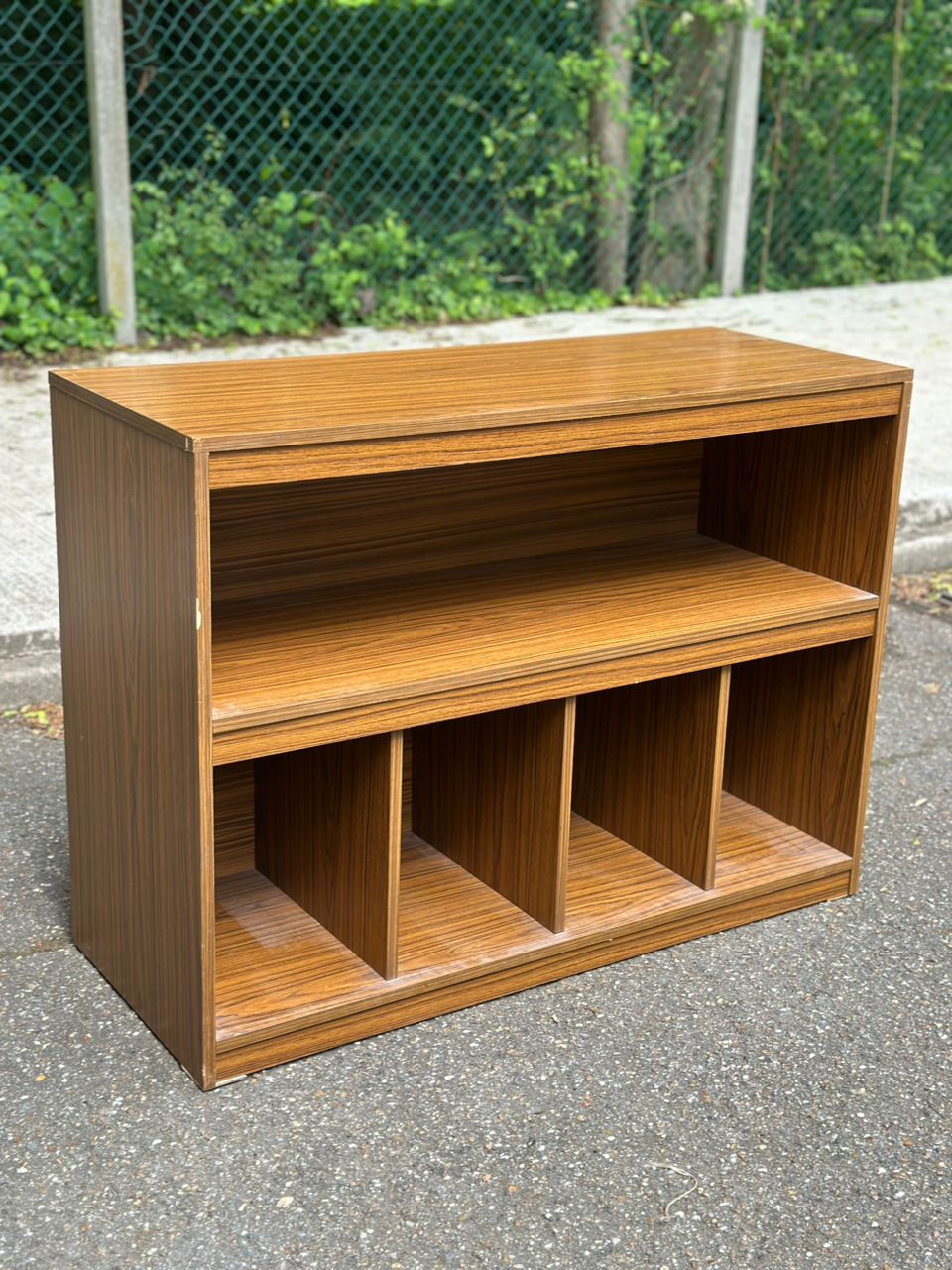 Bibliothèque de rangement vinyles en bois des années 1970