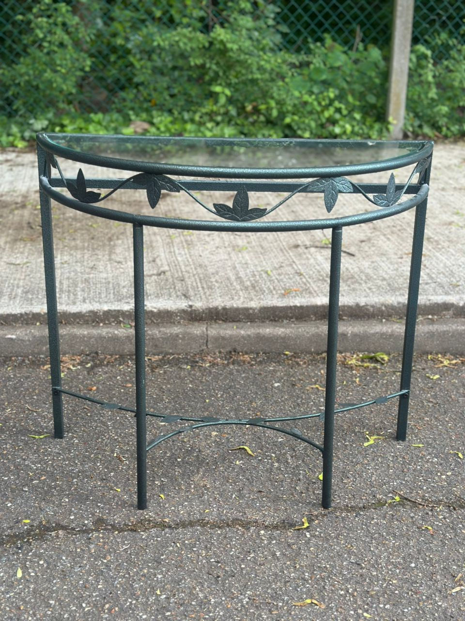 Console demi-lune en fer forgé gris vert et verre 85cm