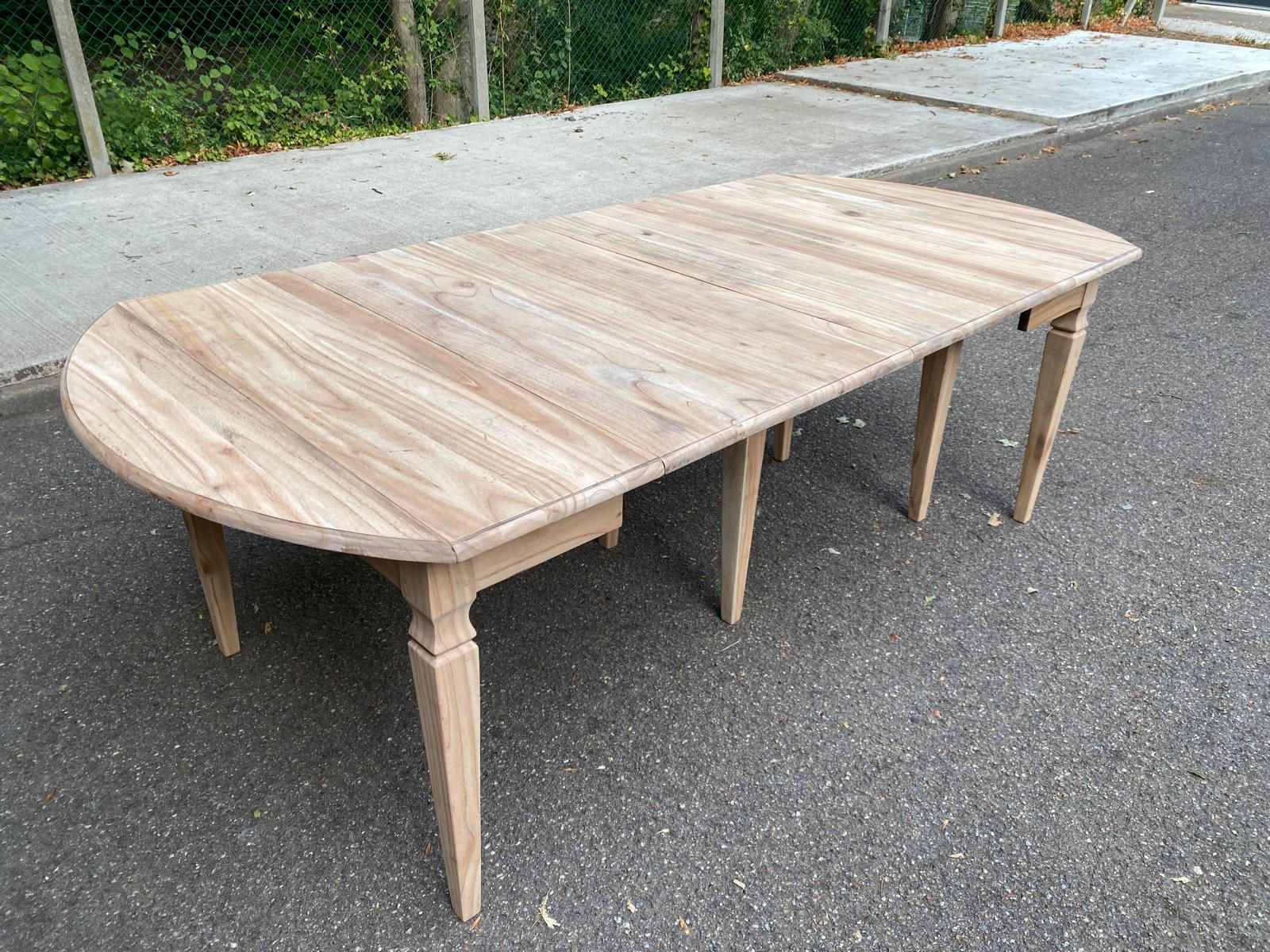 Table à manger carrée extensible rénovée en merisier massif brut Louis XVI XIXe