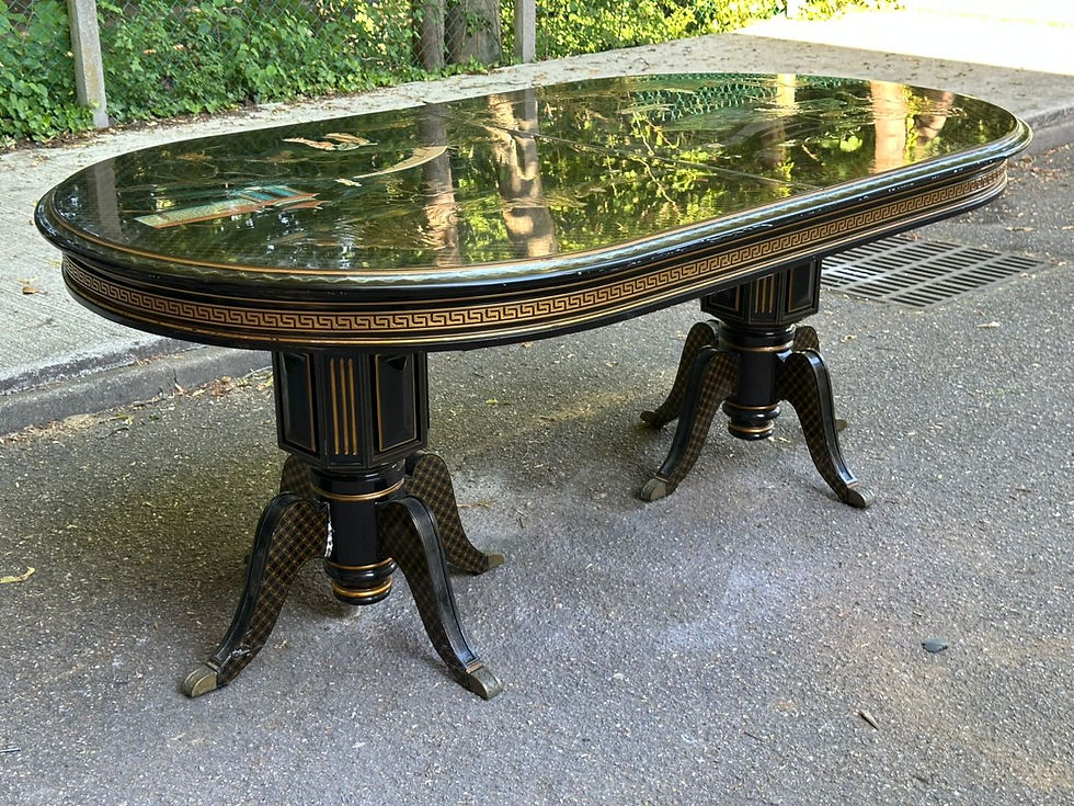 Miniature : Table de salle à manger extensible ovale en laque de style Chinoiserie années 50