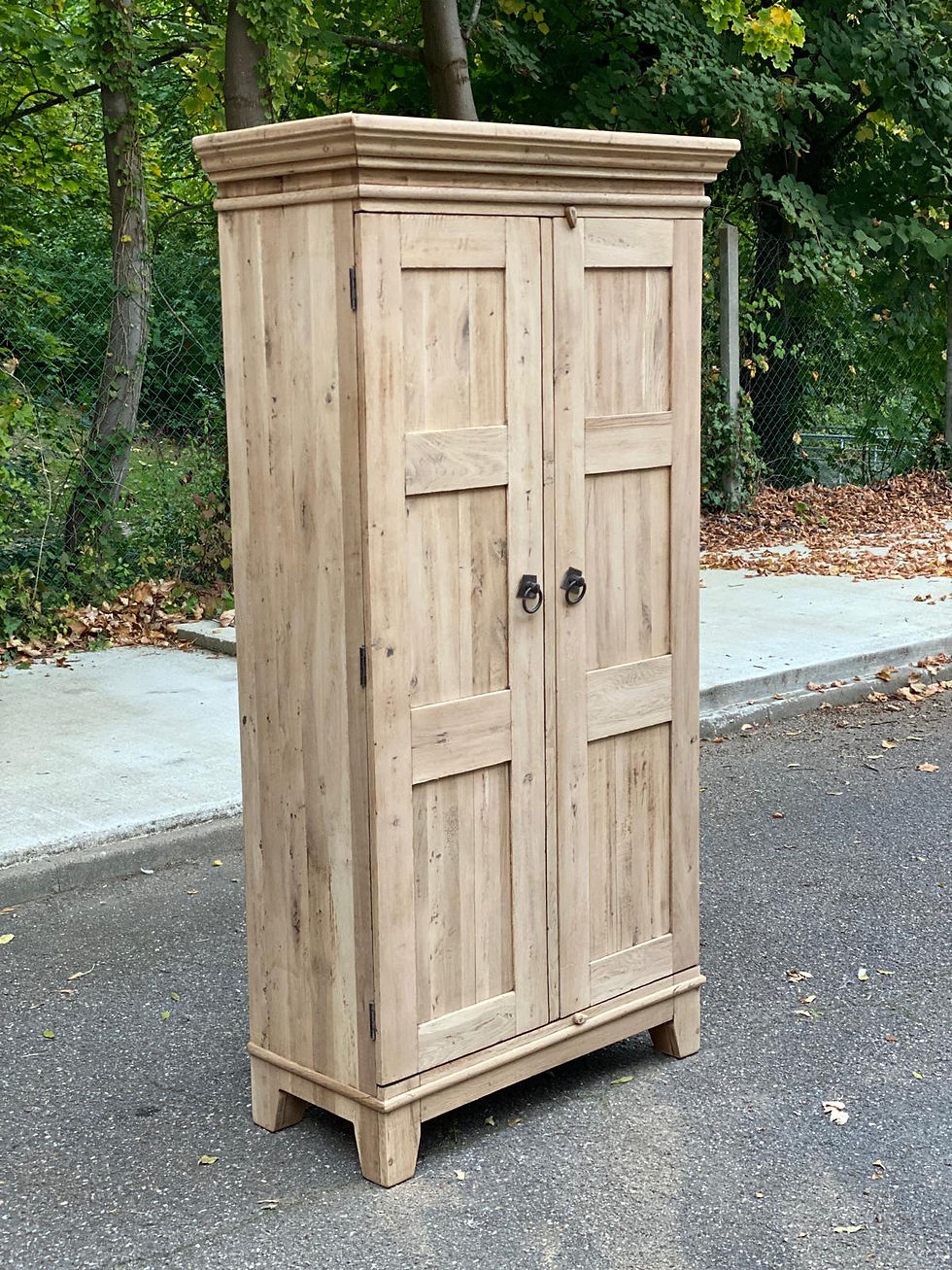 Armoire de ferme rénovée en chêne massif brut du 19ème