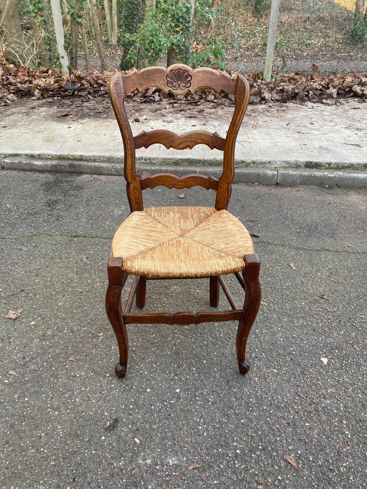 Chaise de salle à manger bois massif coquille paillée Louis XV 18ème