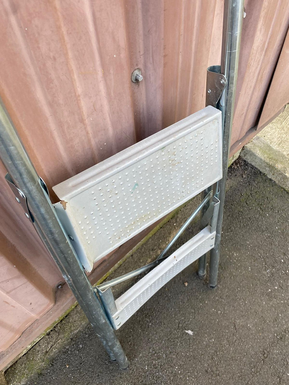 Miniature : Escabeau 2 niveaux aluminium pliable 105cm