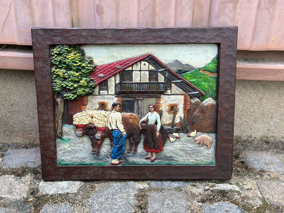 Miniature : Tableau bas-relief en bois sculpté et peint