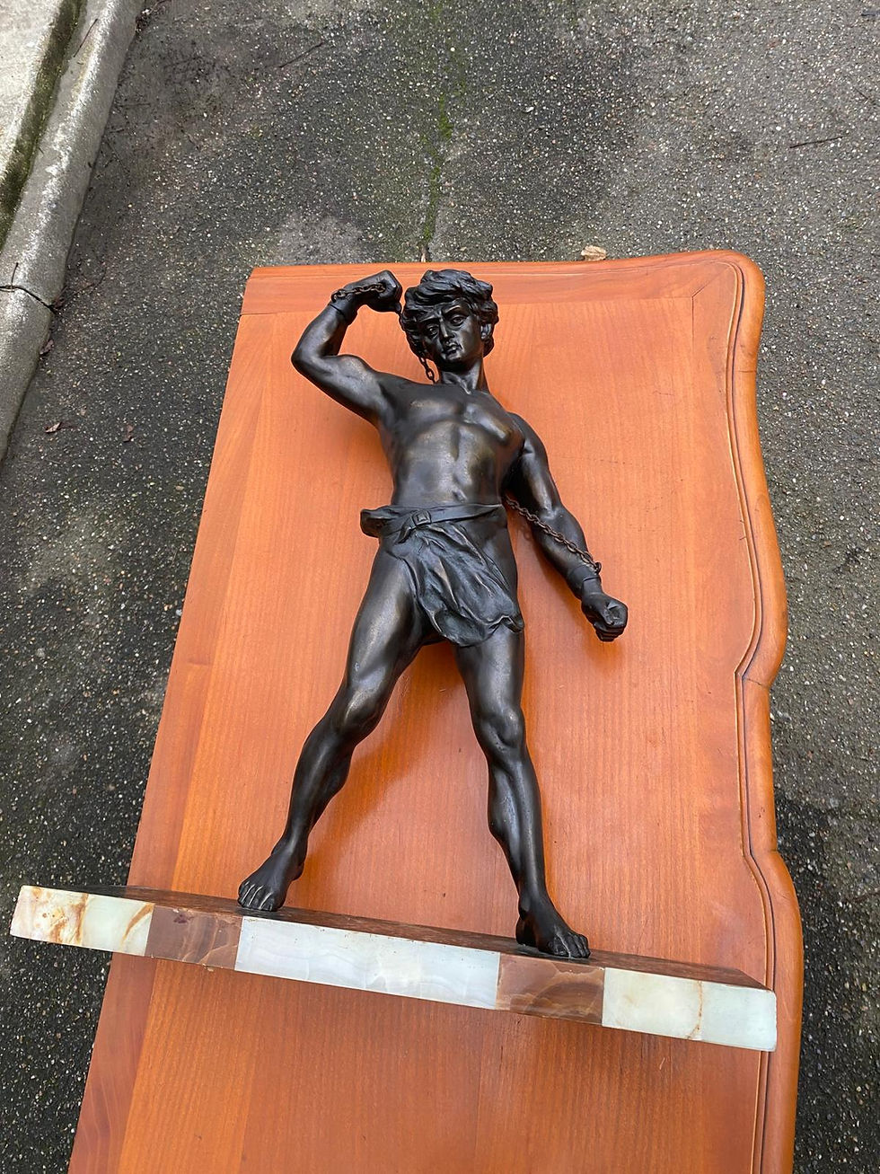 Miniature : Sculpture en bronze "man in chains" sur marbre 55cm