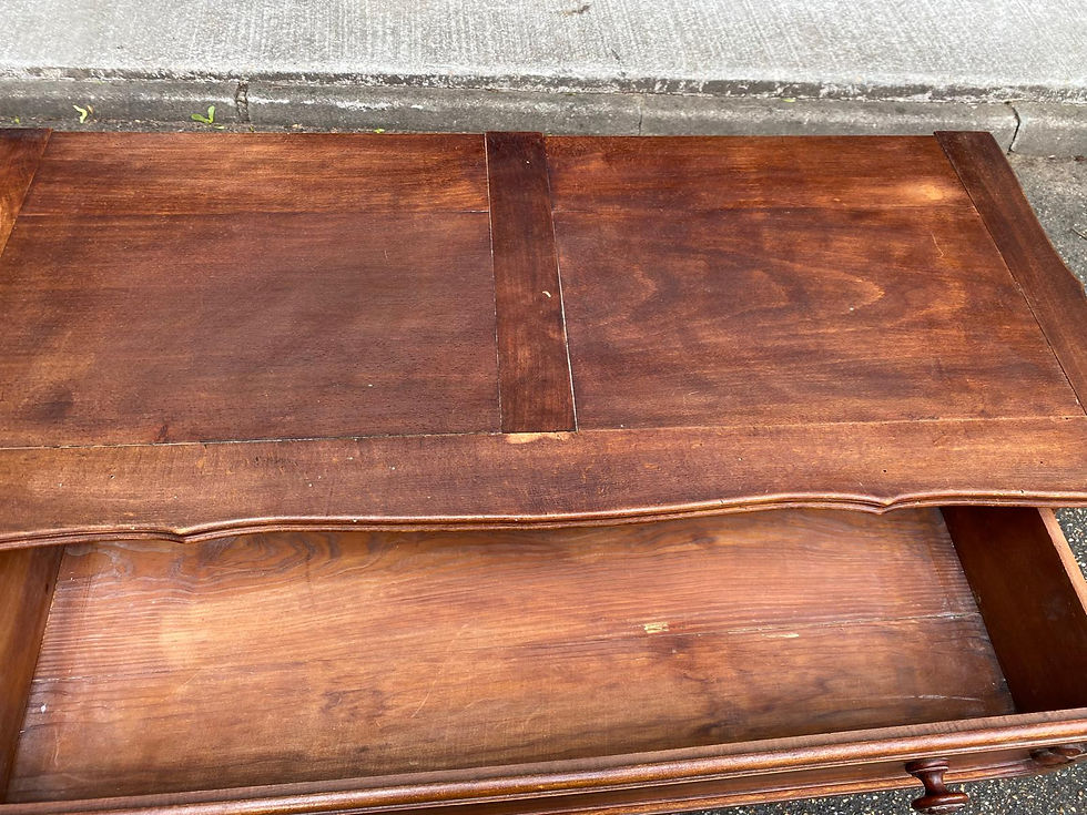 Miniature : Commode Louis XV en bois massif sauteuse du XIXème