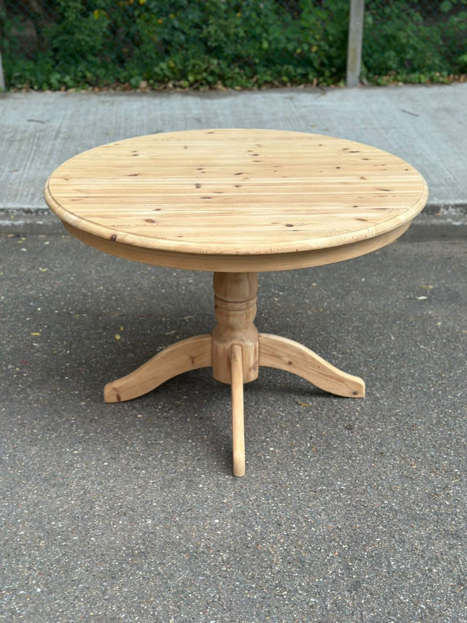 Miniature : Table de repas ronde extensible en bois massif brut style campagne chic