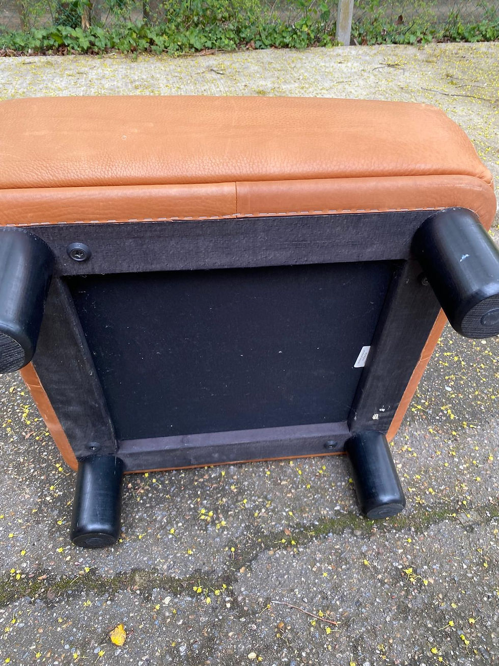 Miniature : Pouf design scandinave en cuir marron fabrication Suisse De Sede