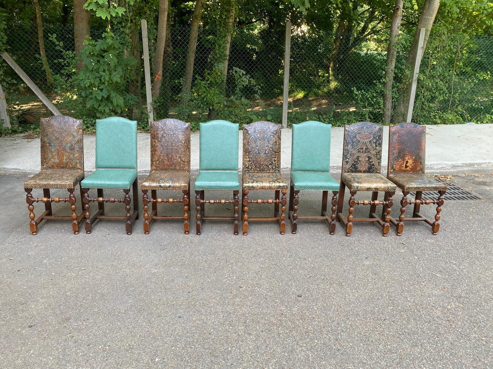 8 chaises basques espagnoles en cuir vert et marron doré