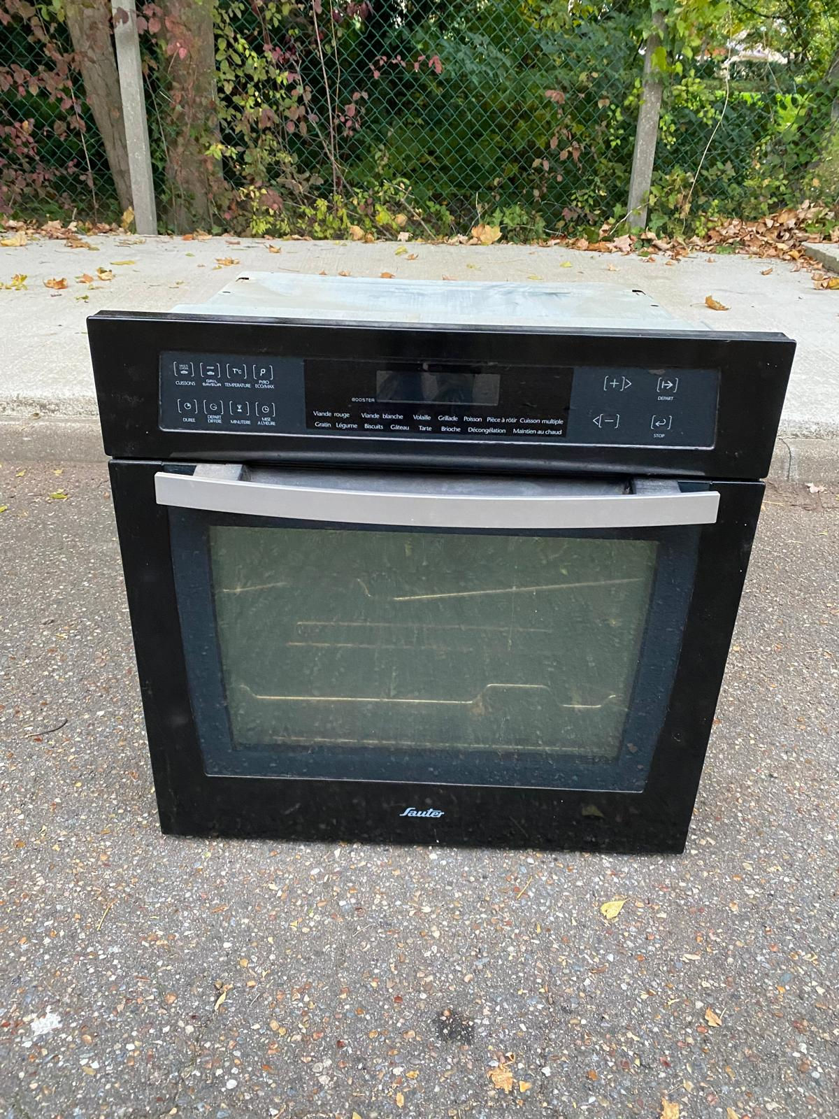 Four encastrable Sauter en bon état 60x60cm