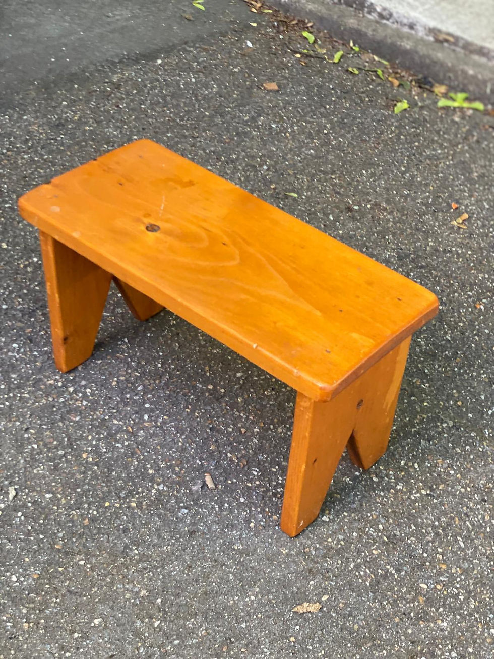 Miniature : Petit tabouret de ferme rectangulaire en chêne massif du 1960 pour enfant