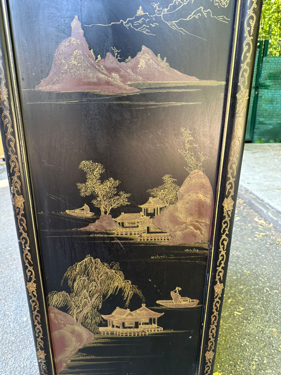 Miniature : Buffet chinois vintage en laque noire sculptures Nagao des années 50