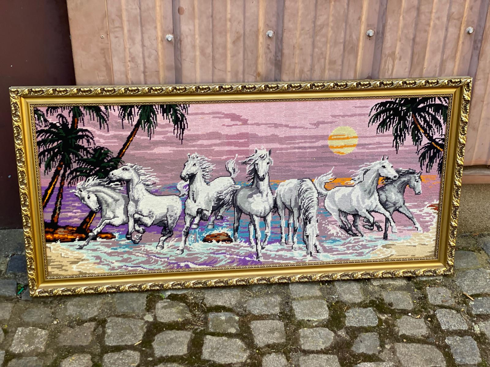 Tableau tapisserie course de chevaux cadre doré 123x60cm
