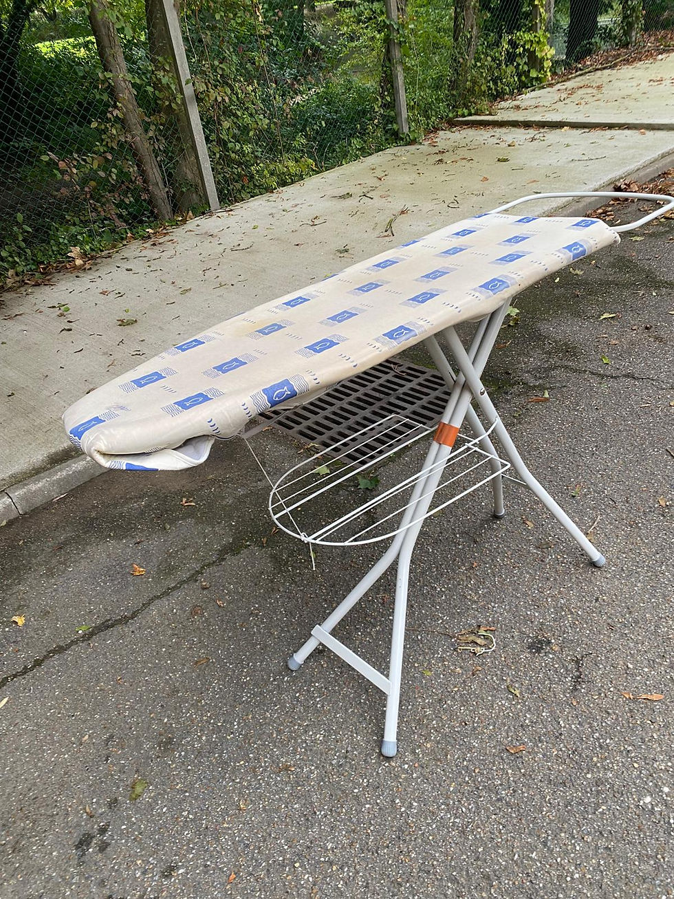 Miniature : Table à repasser pliable bleue et blanche et rouge