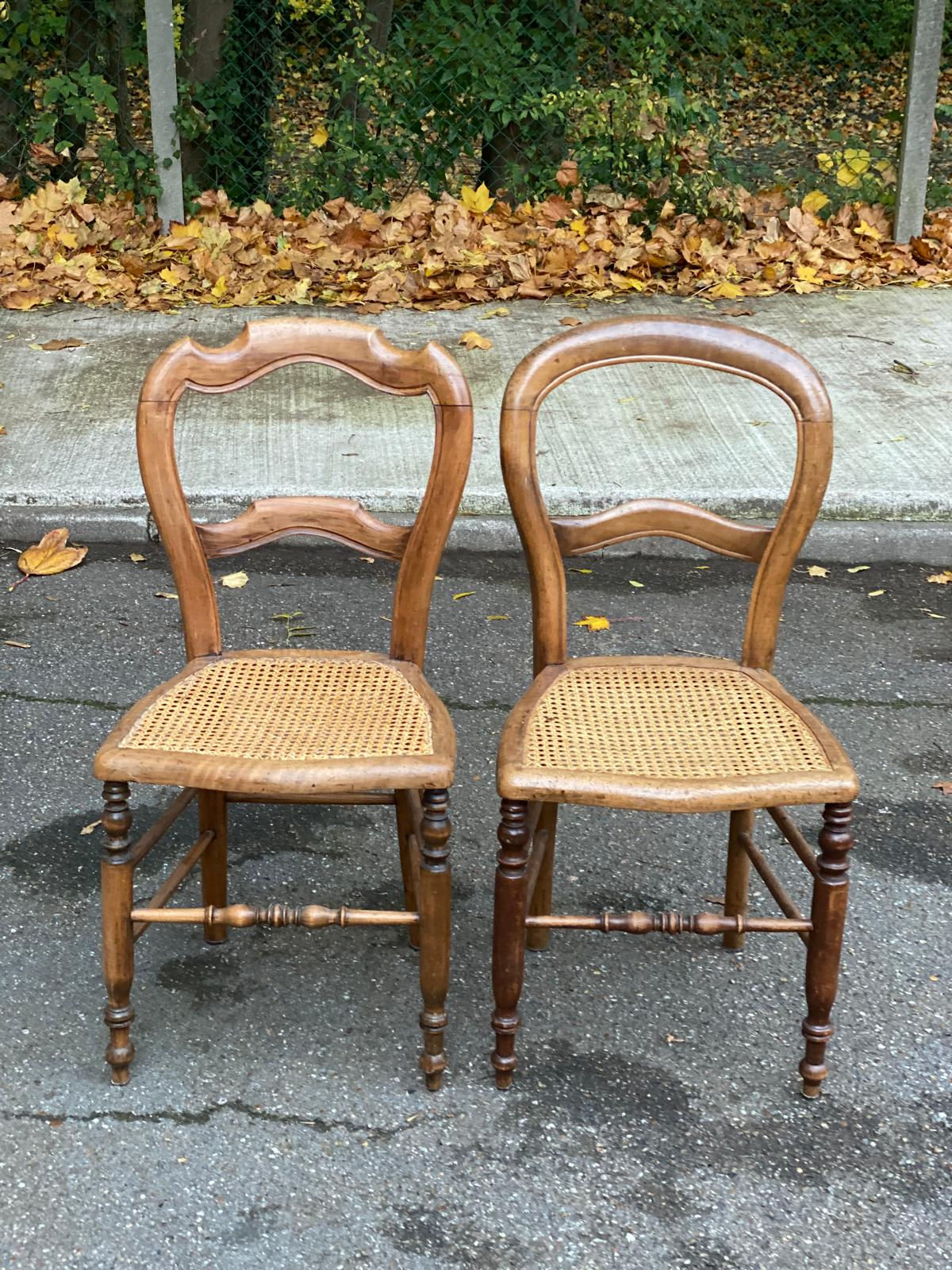 2 chaises cannées Louis Philippe en bois massif sculpté du XXème
