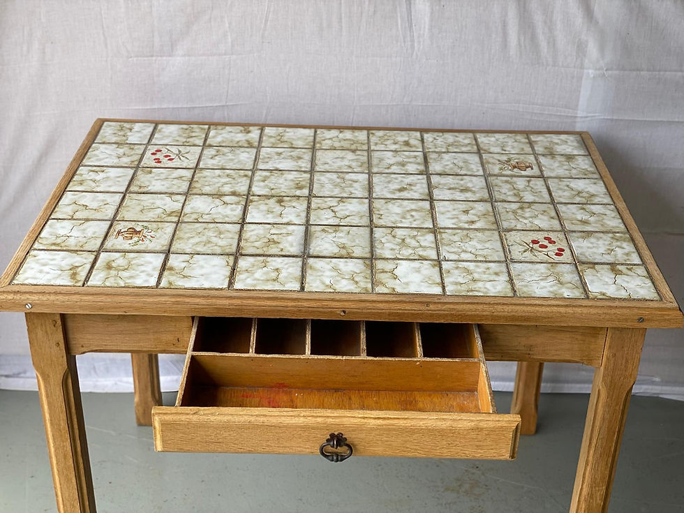 Miniature : Table à manger de ferme vintage en bois massif carreaux céramique 105cm rénovée