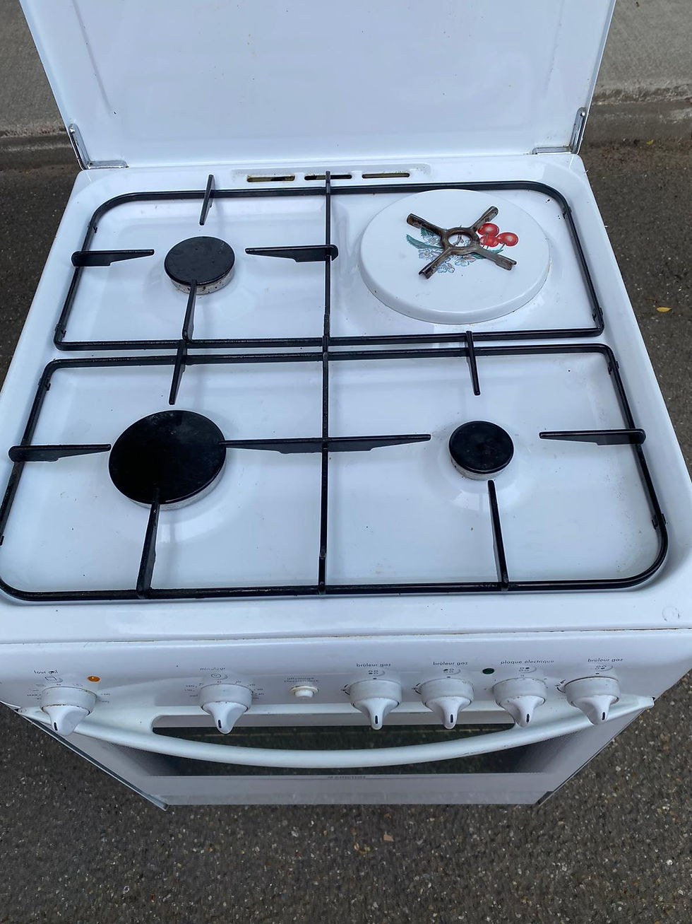 Miniature : Cuisinière à gaz et électrique 4 feux Ariston