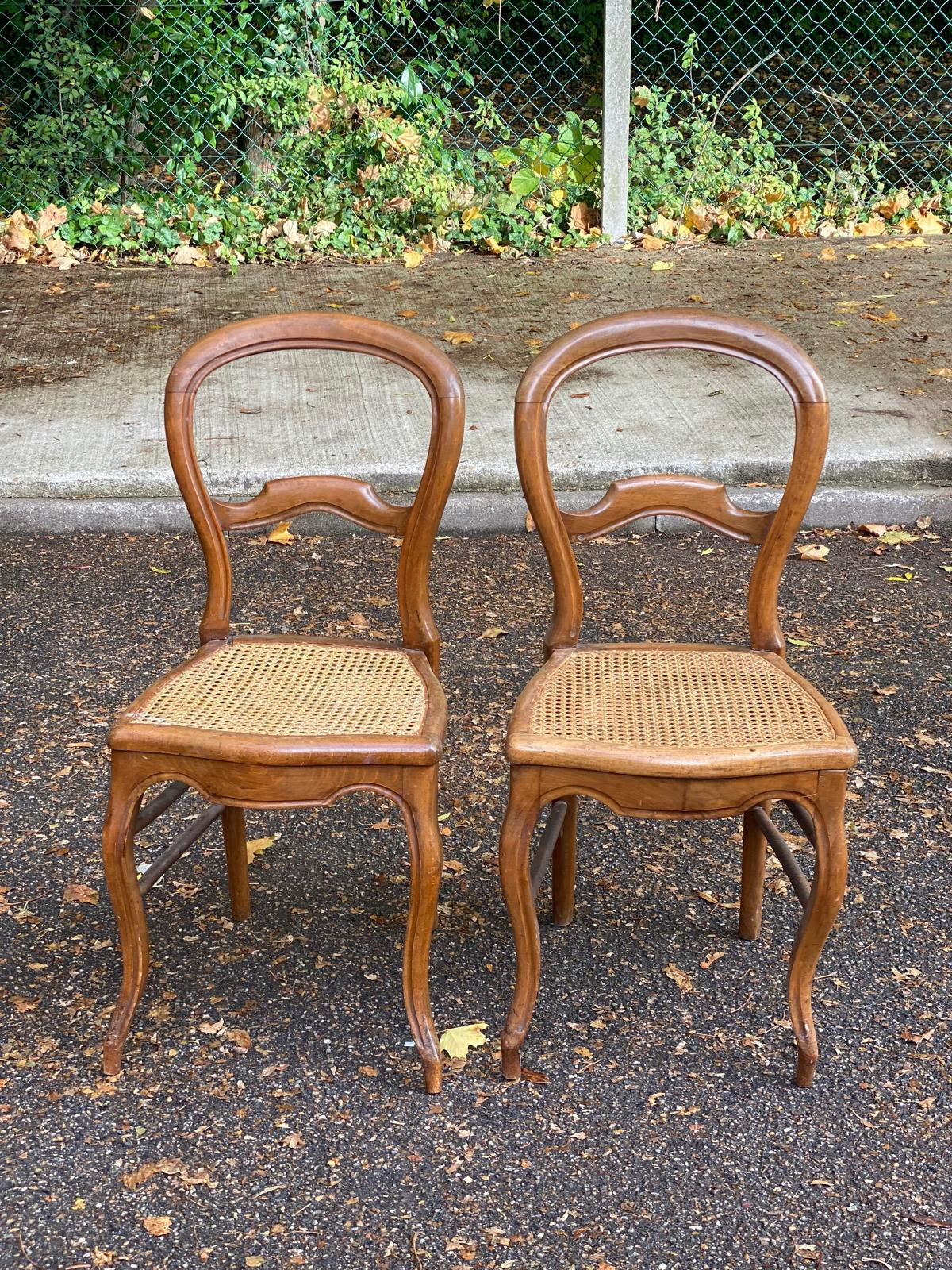 2 chaises cannées Louis Philippe en bois massif du XXème