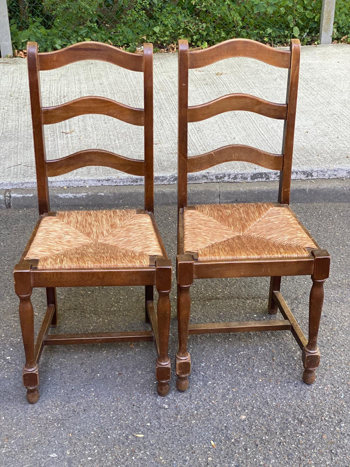 2 chaises à manger bois massif et paille échelle chippendale