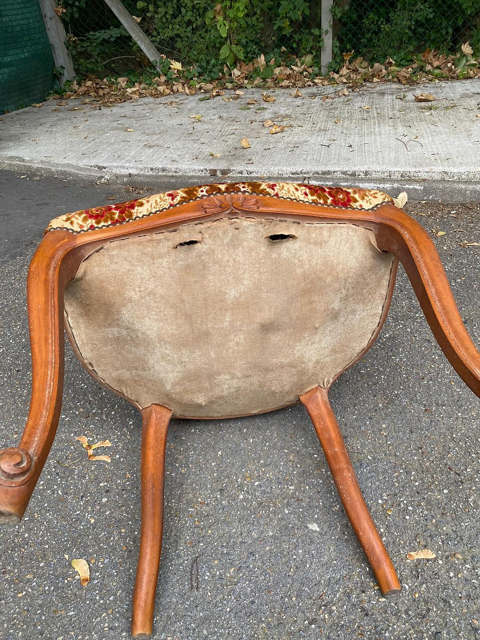 Miniature : Fauteuil de bureau Louis XV bois massif sculpté et tissu rouge jaune