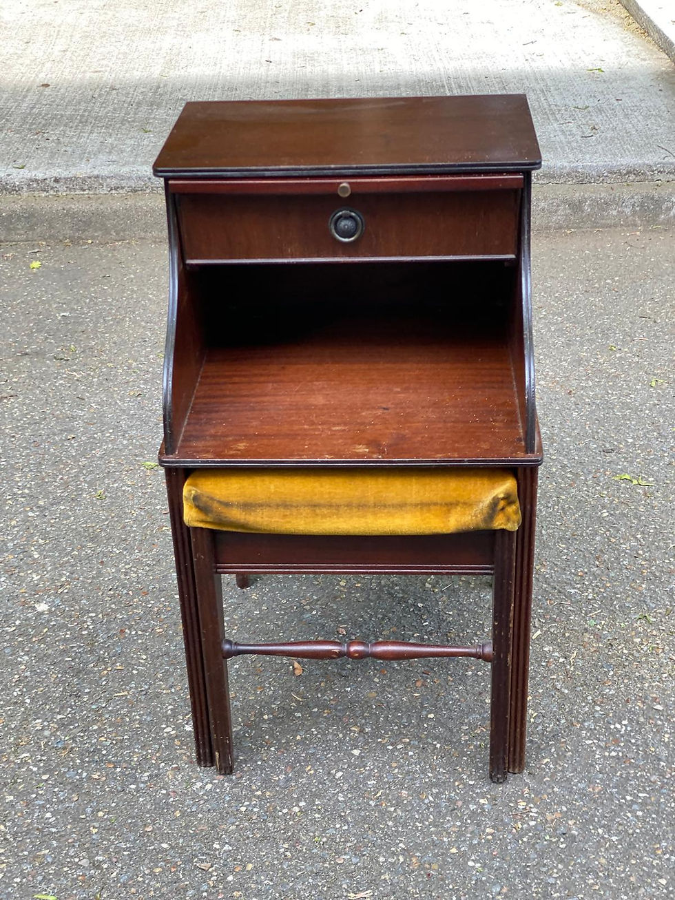 Miniature : Table de chevet en acajou style anglais avec tabouret