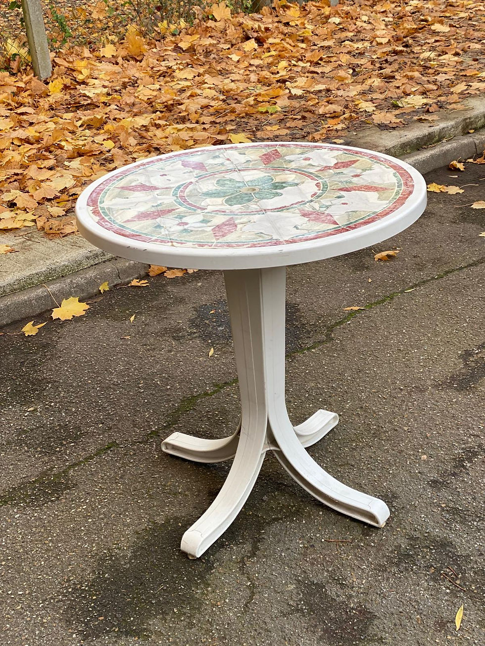 Miniature : Table de bistrot ronde en plastique pied central