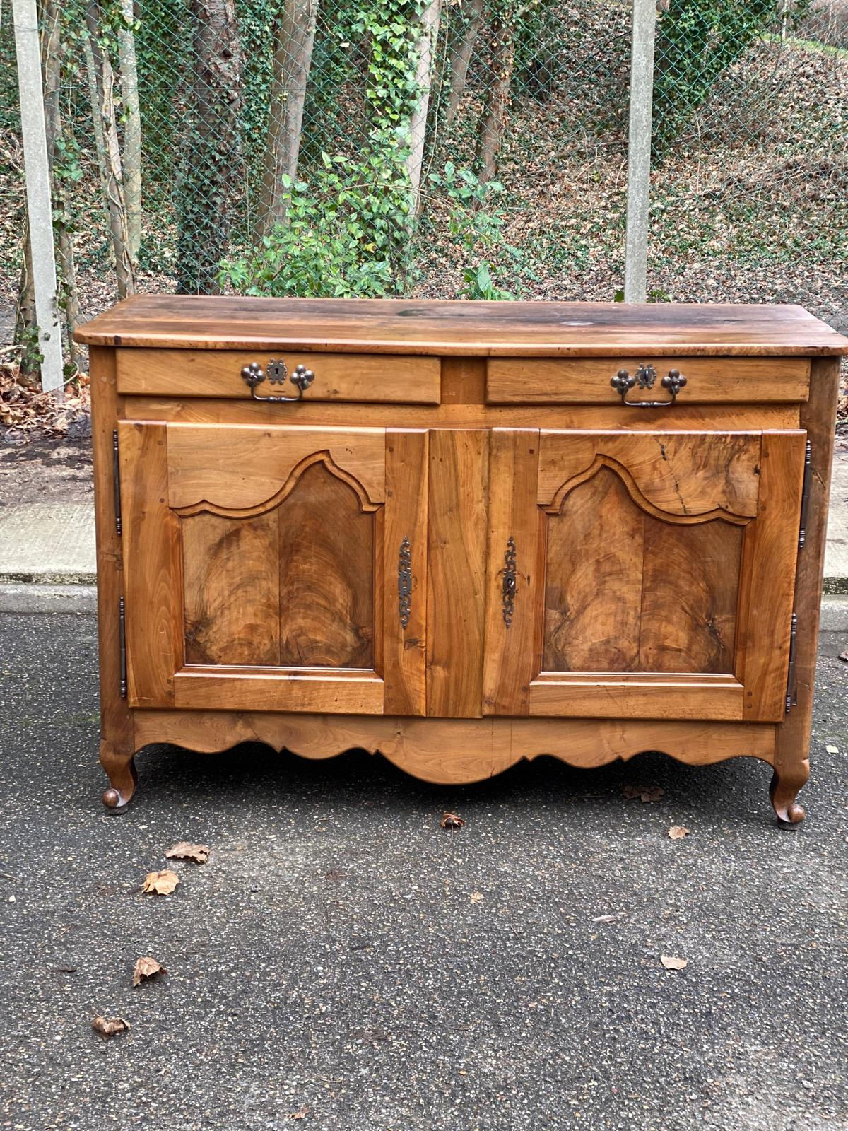 Buffet Louis XV en bois massif époque 18ème 153cm