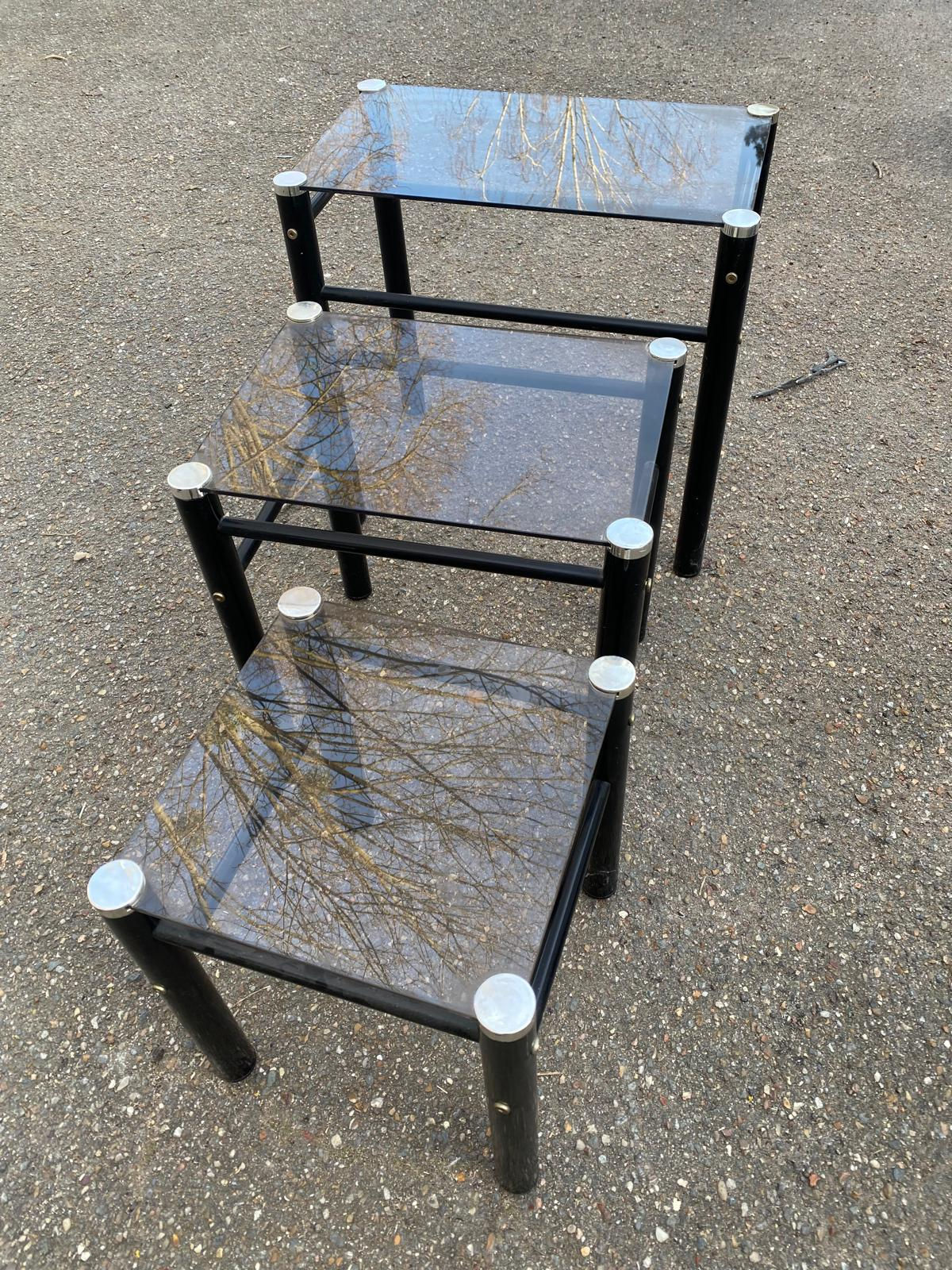 3 tables basses gigognes industrielles noires en verre Yves Boutboul 1970