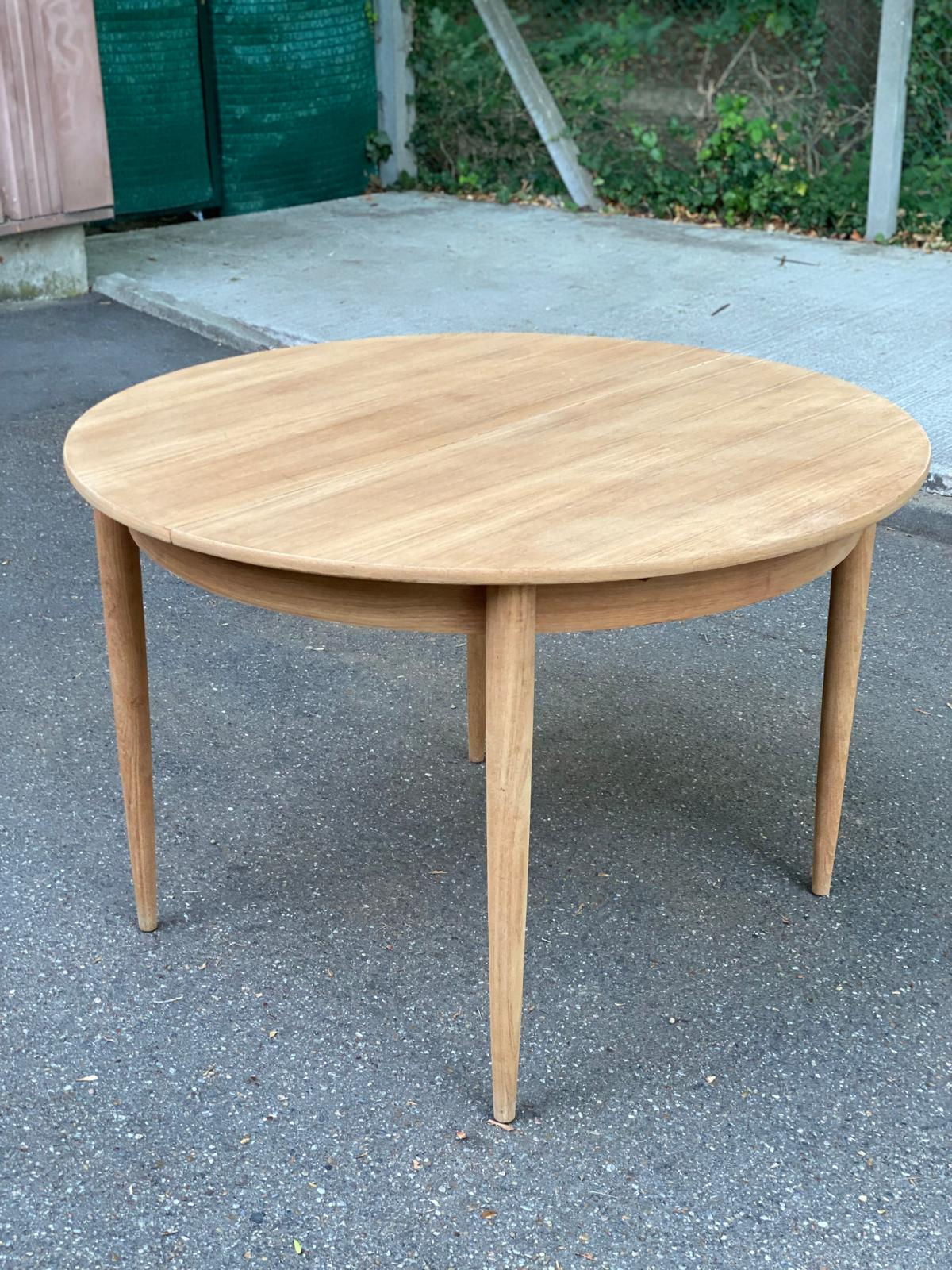 Table à manger scandinave ronde extensible décapée en teck 115cm
