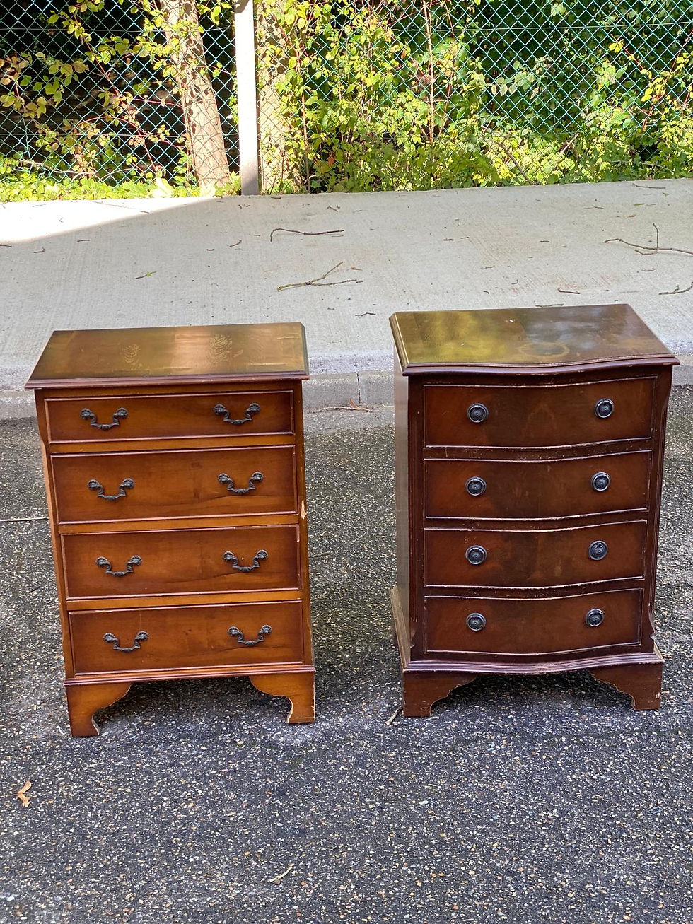 2 commodes anglaises en bois avec 4 tiroirs
