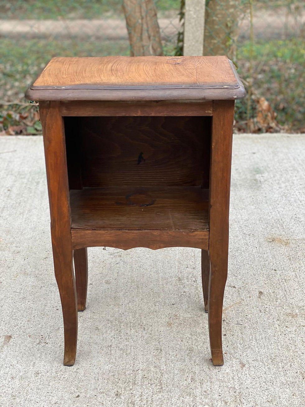 Table de chevet Louis XV chêne foncé mat