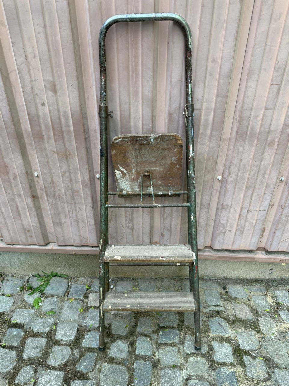 Miniature : Escabeau soviétique vintage acier et bois 1950