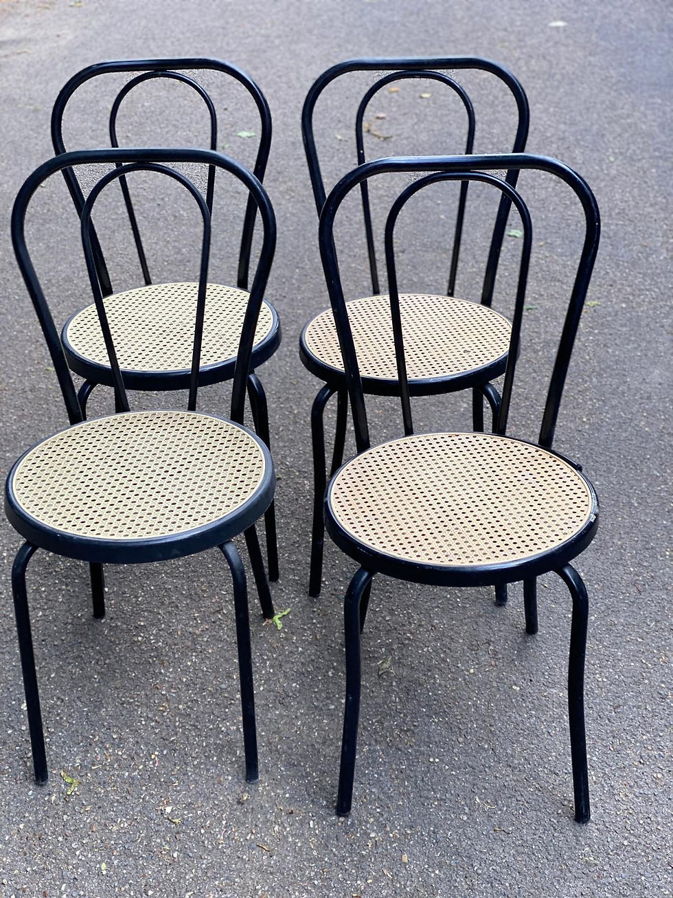 4 de chaises de bistrot en acier noir et cannage plastique
