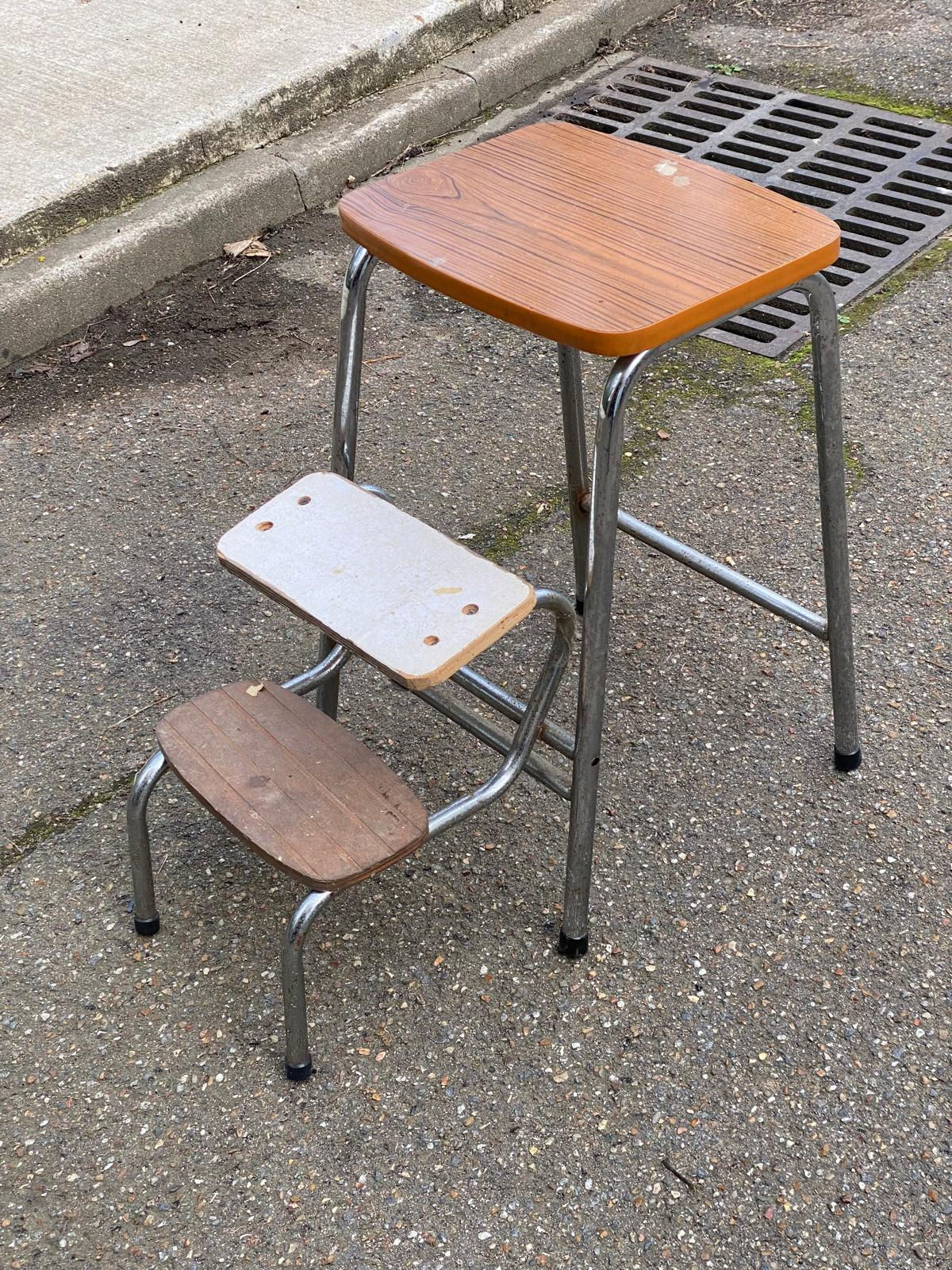 Tabouret escabeau pliable en formica effet bois