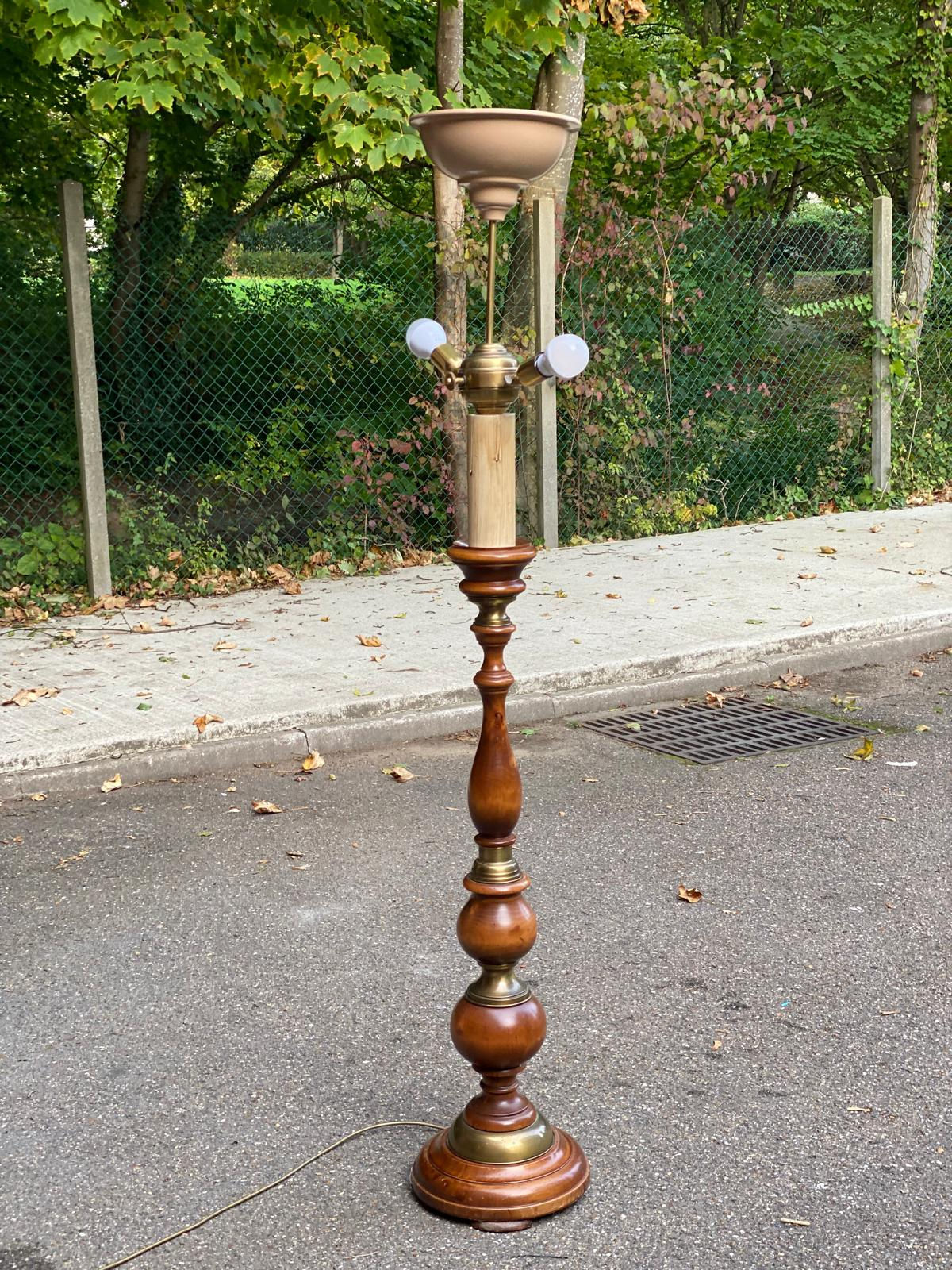 Lampadaire art déco en bois massif et laiton doré