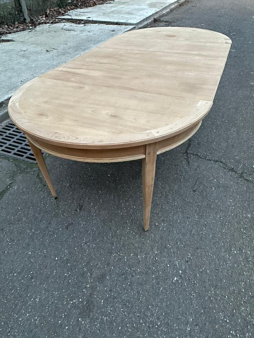 Miniature : Table à manger ronde extensible Louis XVI du 19ème rénovée 215cm