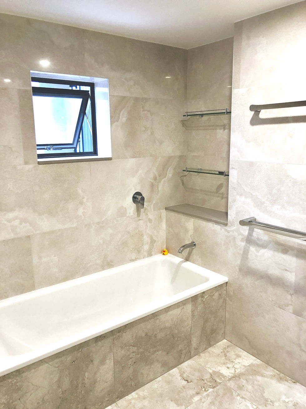 bath with niche
