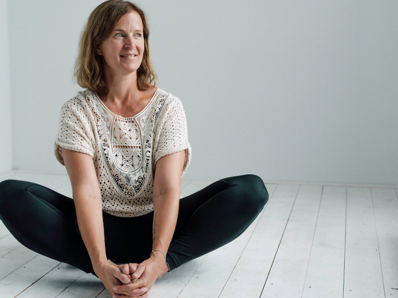 Feminine Yoga Thumbnail (1000 x 720 px) (1000 x 500 px) (800 x 600 px) (900 x 600 px) (800
